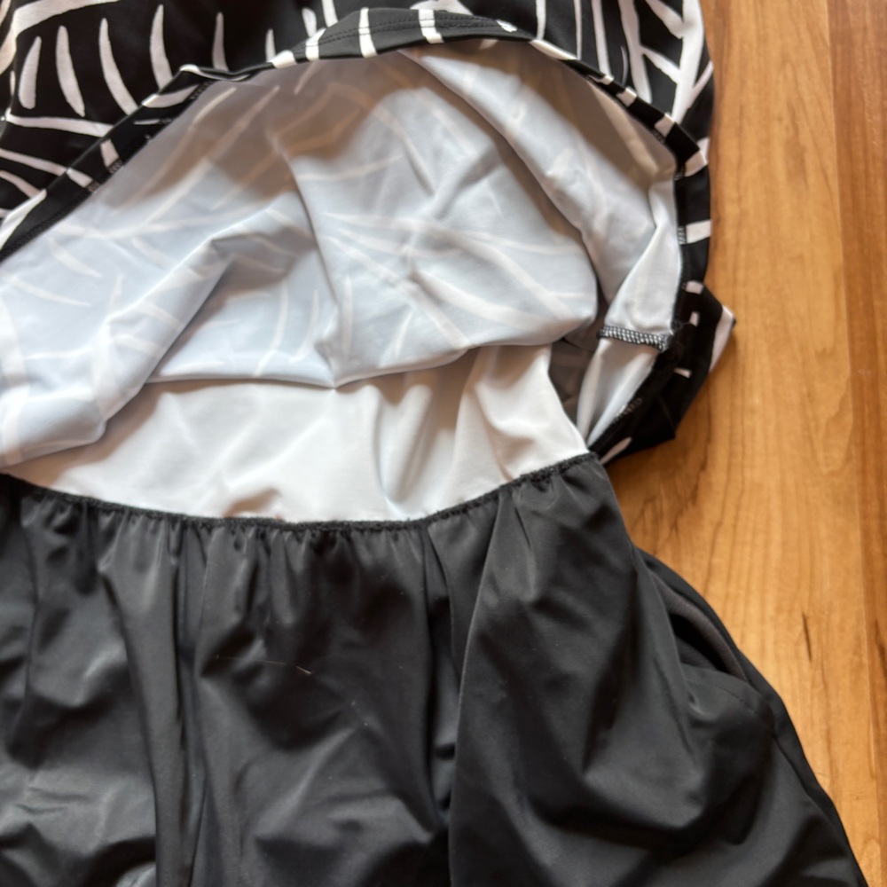Black and White Leaf Print One-Piece Swimsuit 16W - Picture 5 of 6